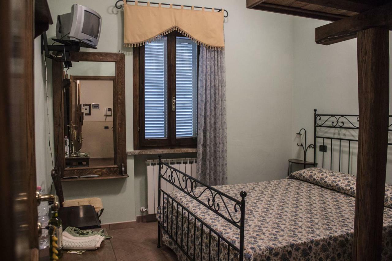 Angolo Del Gelsomino Castel Ritaldi Luaran gambar